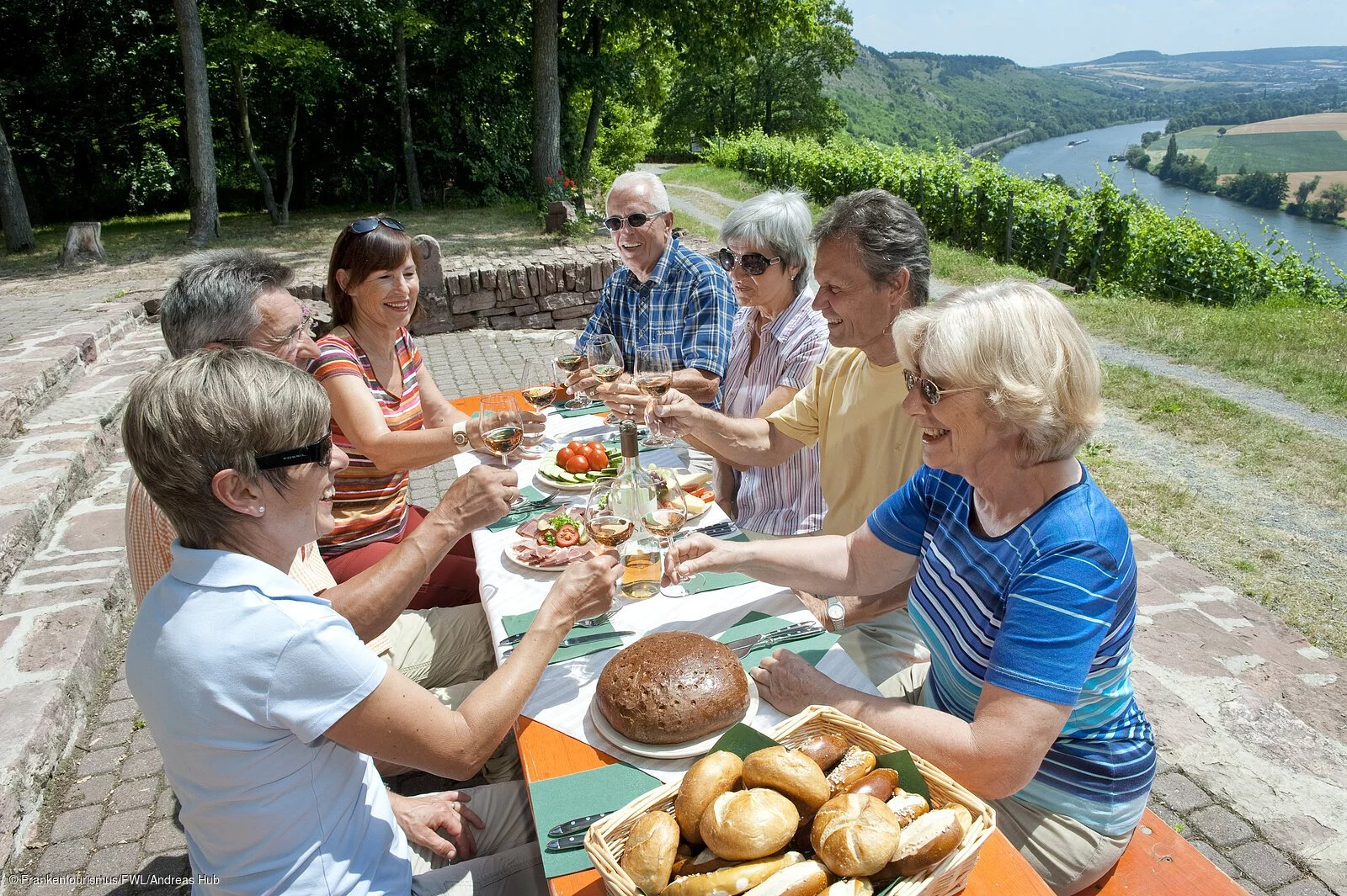 Brotzeit in den Weinbergen