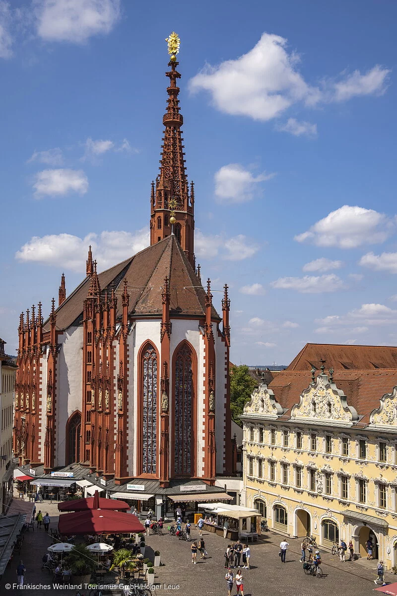 Marktplatz mit Marienkapelle und Falkenhaus Würzburg