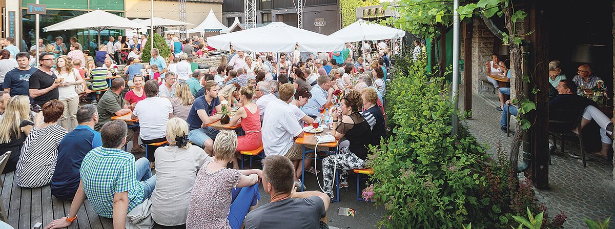 Winzer Sommerach Pfingstweinfest Foto