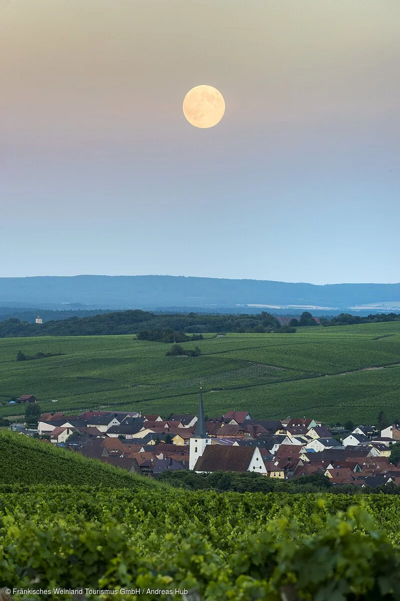 Vollmond über Escherndorf